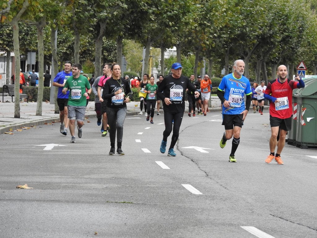 León se ha convertido de nuevo en el escenario para una gran cita del atletismo. Brillantes 10 kilómetros en la ciudad.