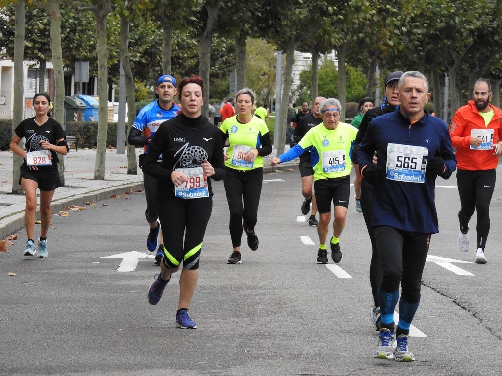 León se ha convertido de nuevo en el escenario para una gran cita del atletismo. Brillantes 10 kilómetros en la ciudad.