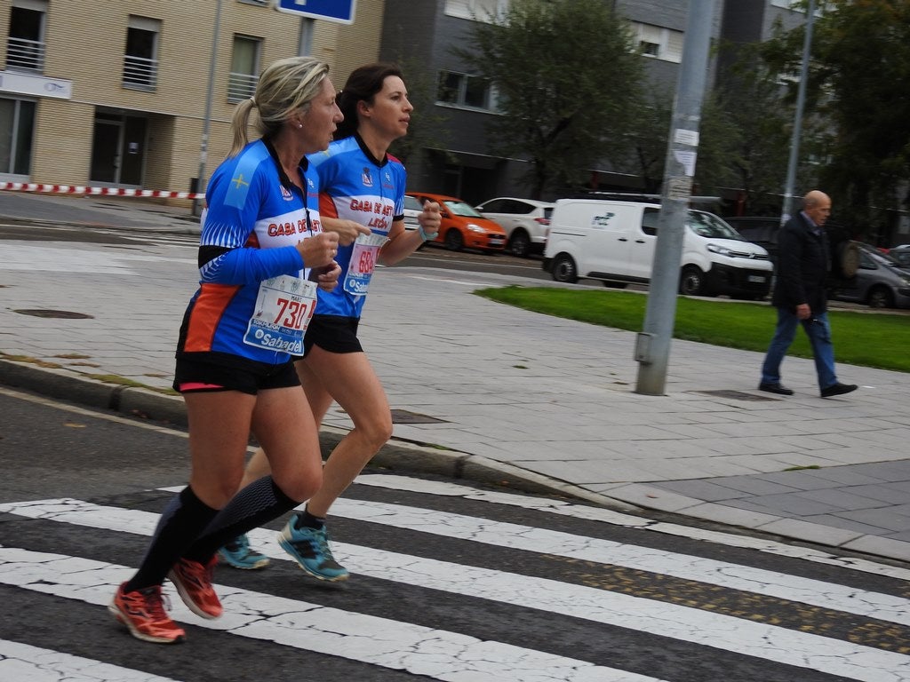 León se ha convertido de nuevo en el escenario para una gran cita del atletismo. Brillantes 10 kilómetros en la ciudad.