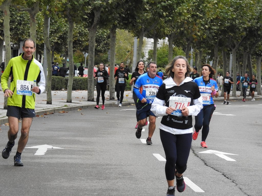 León se ha convertido de nuevo en el escenario para una gran cita del atletismo. Brillantes 10 kilómetros en la ciudad.