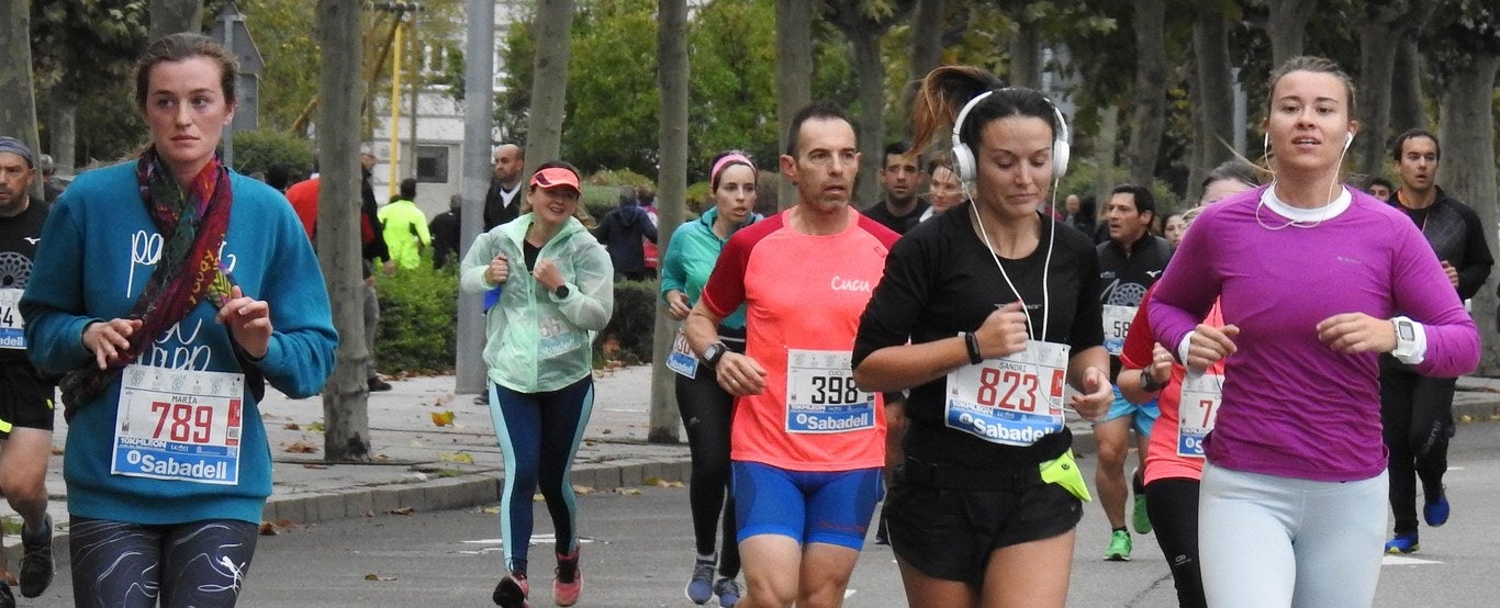 León se ha convertido de nuevo en el escenario para una gran cita del atletismo. Brillantes 10 kilómetros en la ciudad.