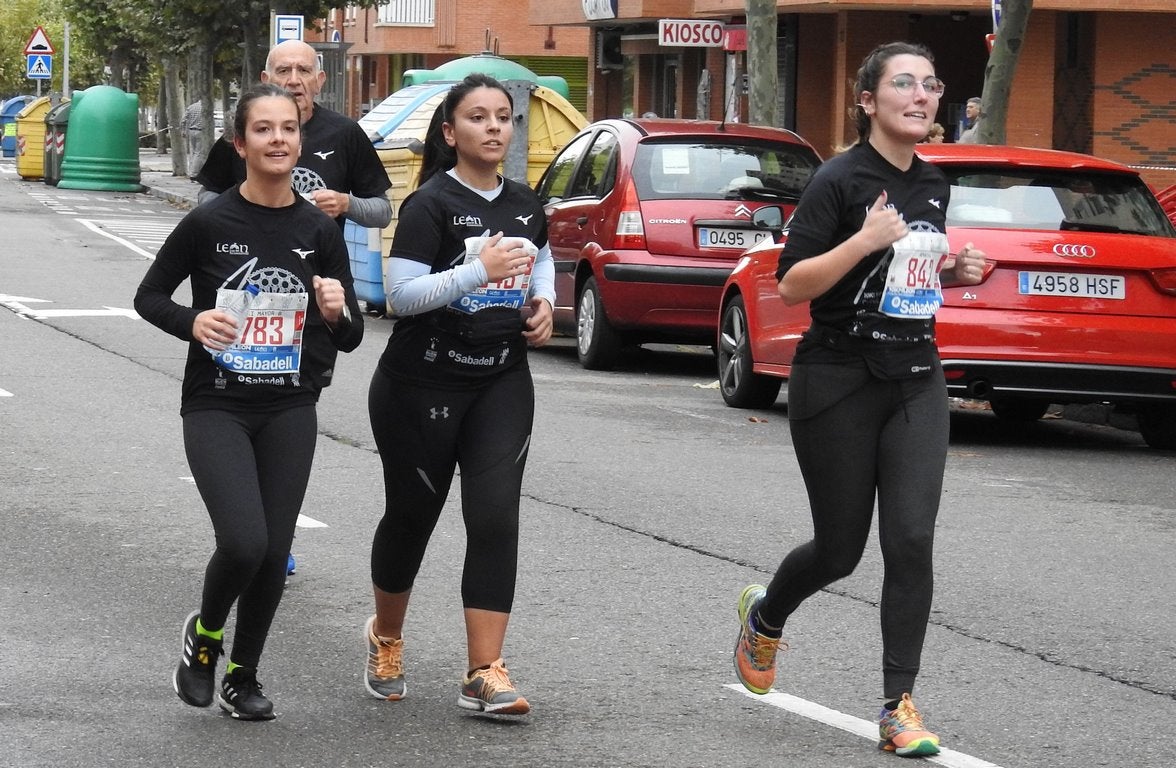 León se ha convertido de nuevo en el escenario para una gran cita del atletismo. Brillantes 10 kilómetros en la ciudad.