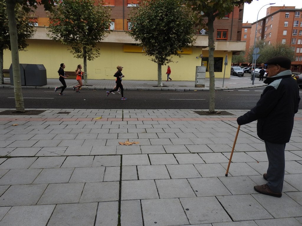 León se ha convertido de nuevo en el escenario para una gran cita del atletismo. Brillantes 10 kilómetros en la ciudad.