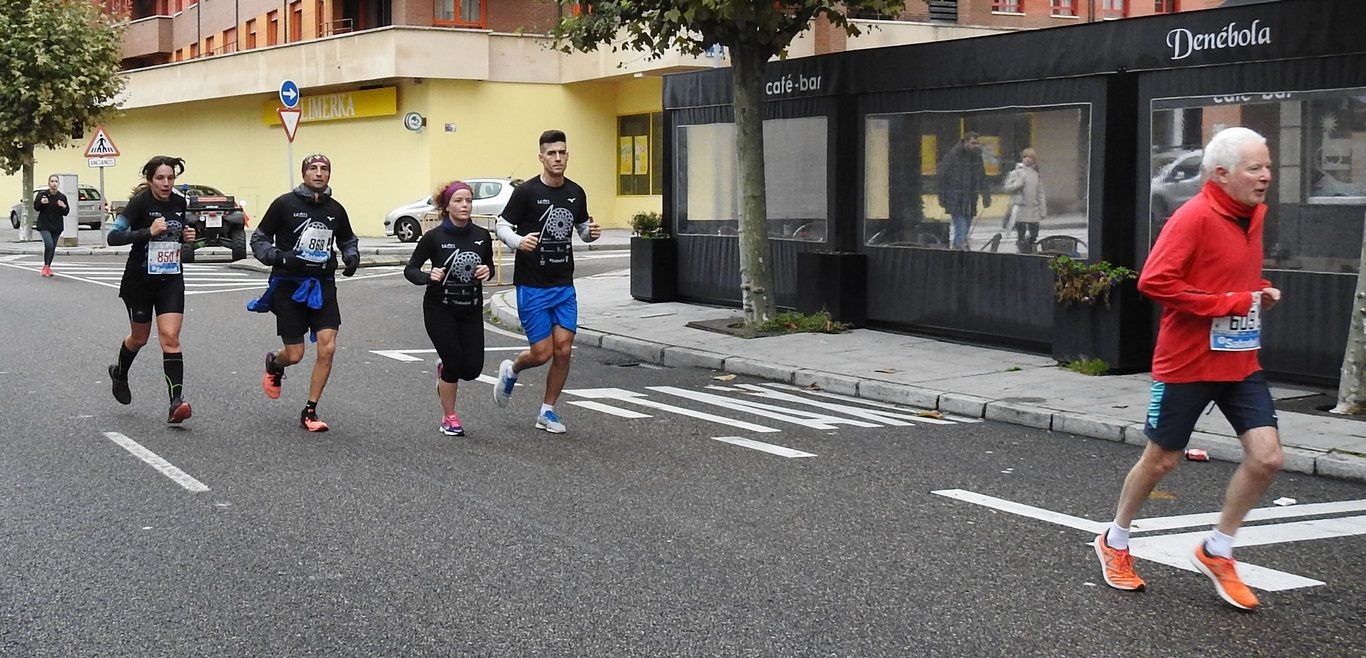 León se ha convertido de nuevo en el escenario para una gran cita del atletismo. Brillantes 10 kilómetros en la ciudad.