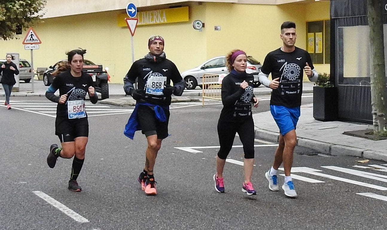 León se ha convertido de nuevo en el escenario para una gran cita del atletismo. Brillantes 10 kilómetros en la ciudad.