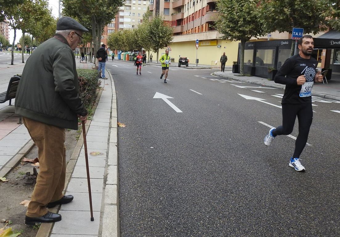 León se ha convertido de nuevo en el escenario para una gran cita del atletismo. Brillantes 10 kilómetros en la ciudad.