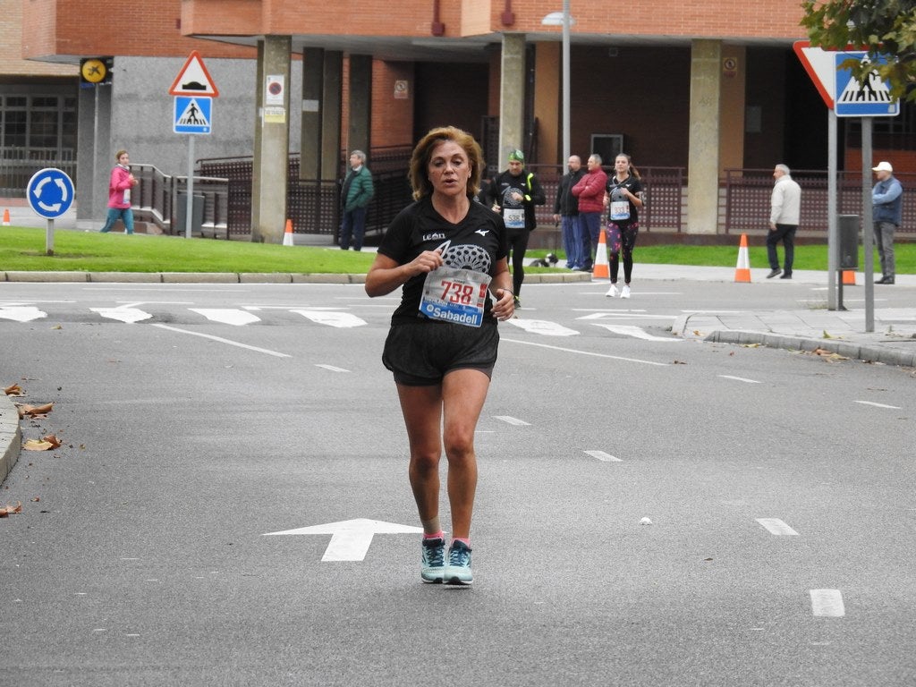 León se ha convertido de nuevo en el escenario para una gran cita del atletismo. Brillantes 10 kilómetros en la ciudad.