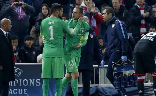 Momento en el que Jan Oblak accede al campo por Miguel Ángel Moya