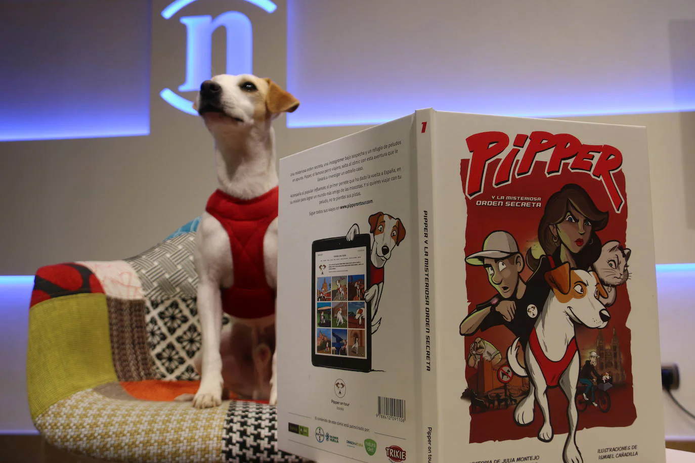 El perro aventurero más famoso de España ha acudido a la redacción para presentar el nuevo comic en el que se convierte en protagonista de una historia.