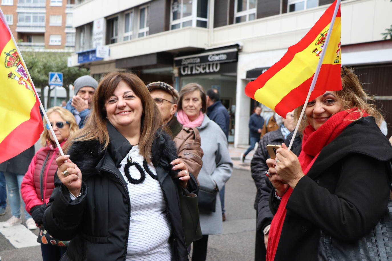 Fotos: Concentración en León en apoyo a los miembros de la Policía Nacional desplegados en Cataluña