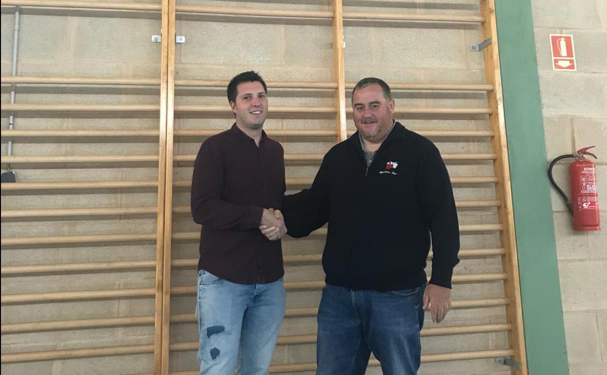 El club Reino de León firma un convenio con Carrizo para usar sus instalaciones deportivas