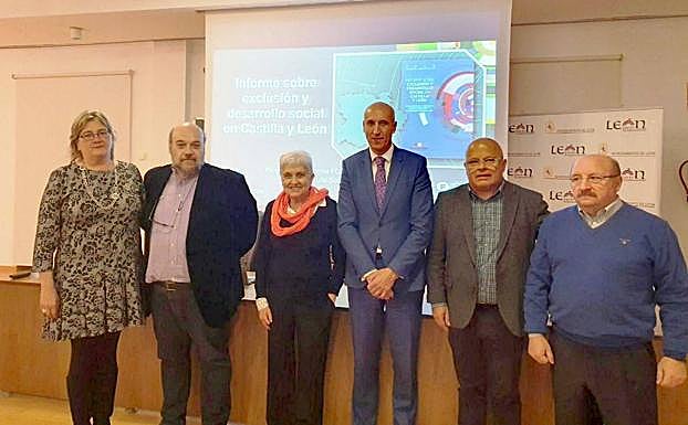 Foto de familia de la presentación del documento.