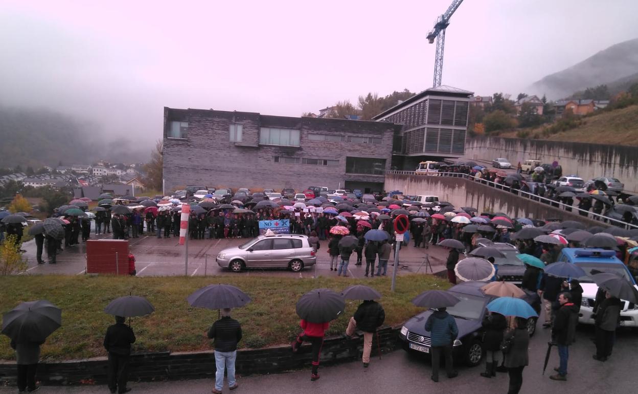 Concentración en el centro de salud de Villablino. 