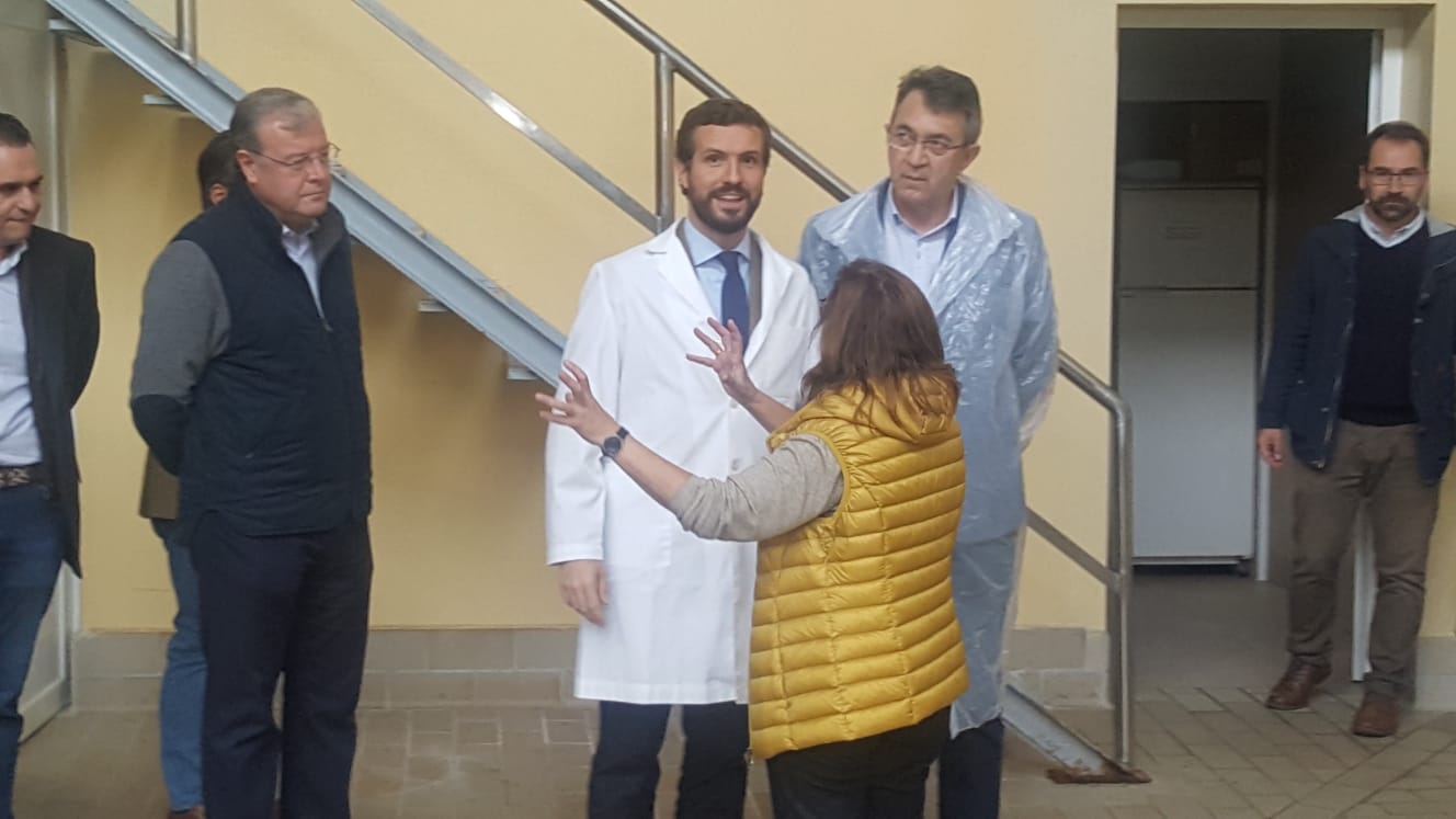 Casado se compromete con León: «España necesita otro presidente leonés pero uno que no deje tres millones de parados».