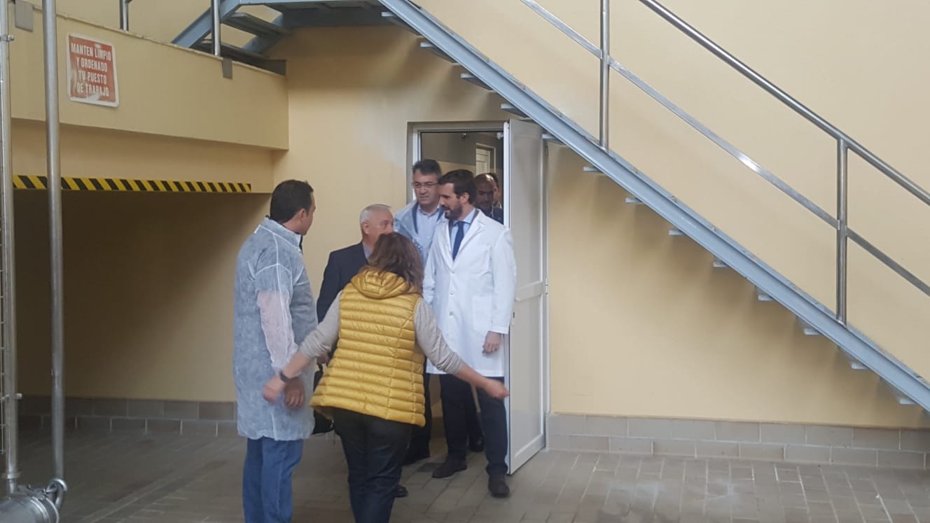 Casado se compromete con León: «España necesita otro presidente leonés pero uno que no deje tres millones de parados».