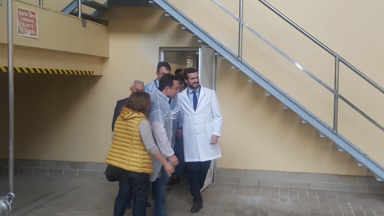 Casado se compromete con León: «España necesita otro presidente leonés pero uno que no deje tres millones de parados».