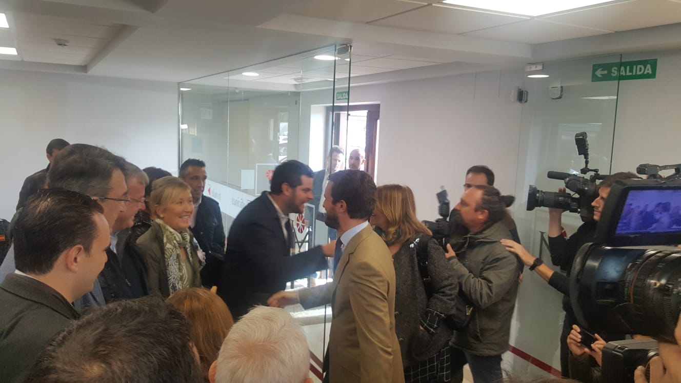 Casado se compromete con León: «España necesita otro presidente leonés pero uno que no deje tres millones de parados».