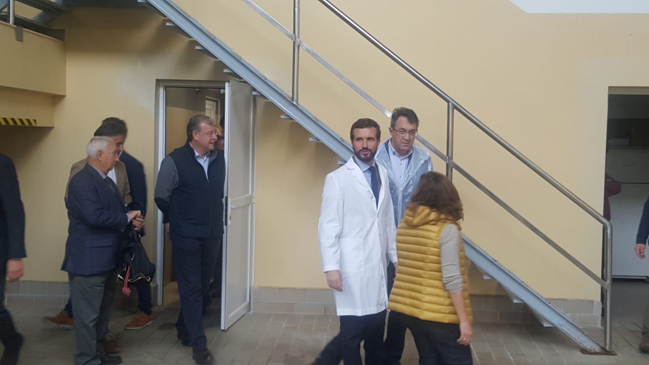 Casado se compromete con León: «España necesita otro presidente leonés pero uno que no deje tres millones de parados».