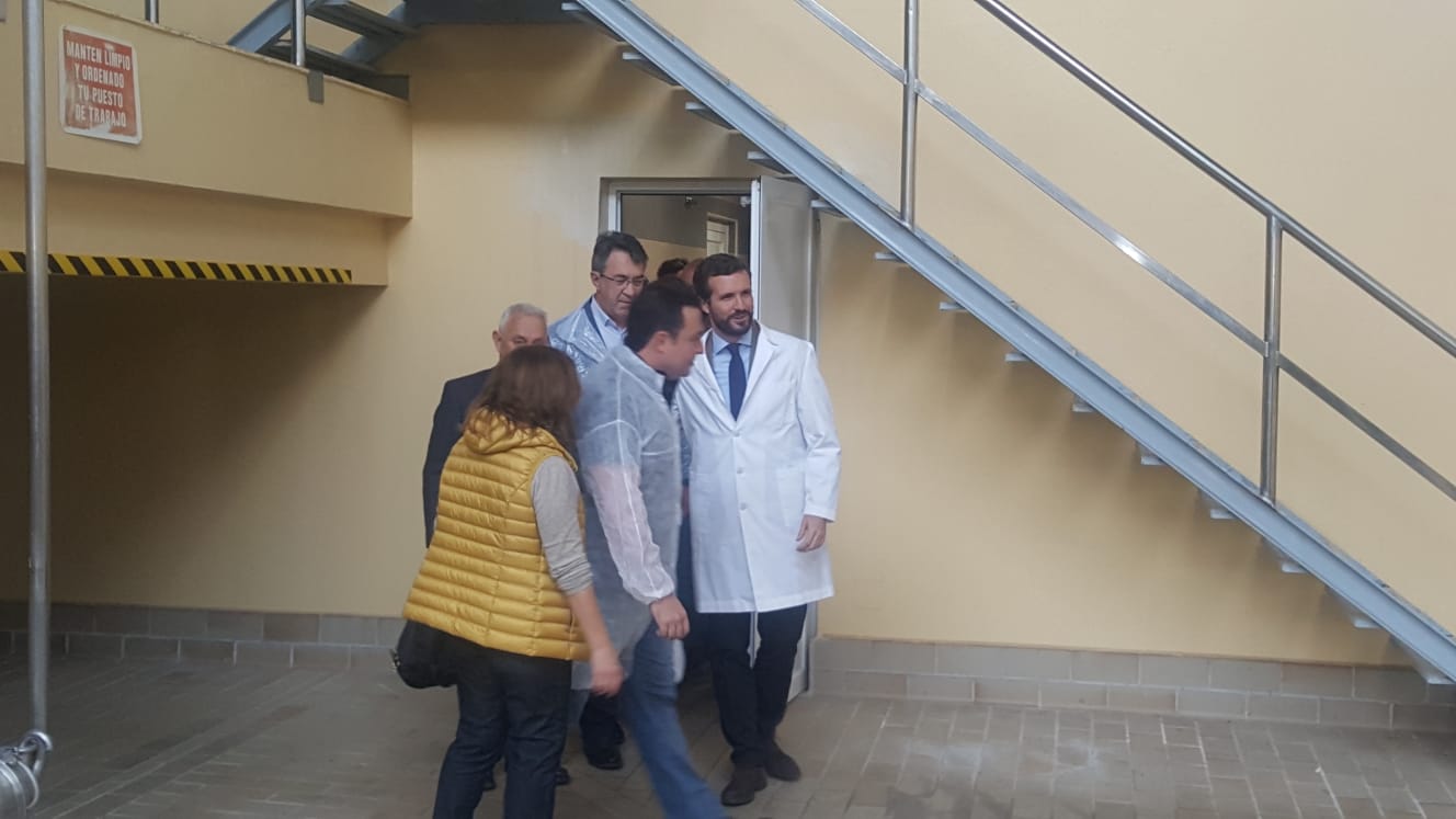 Casado se compromete con León: «España necesita otro presidente leonés pero uno que no deje tres millones de parados».