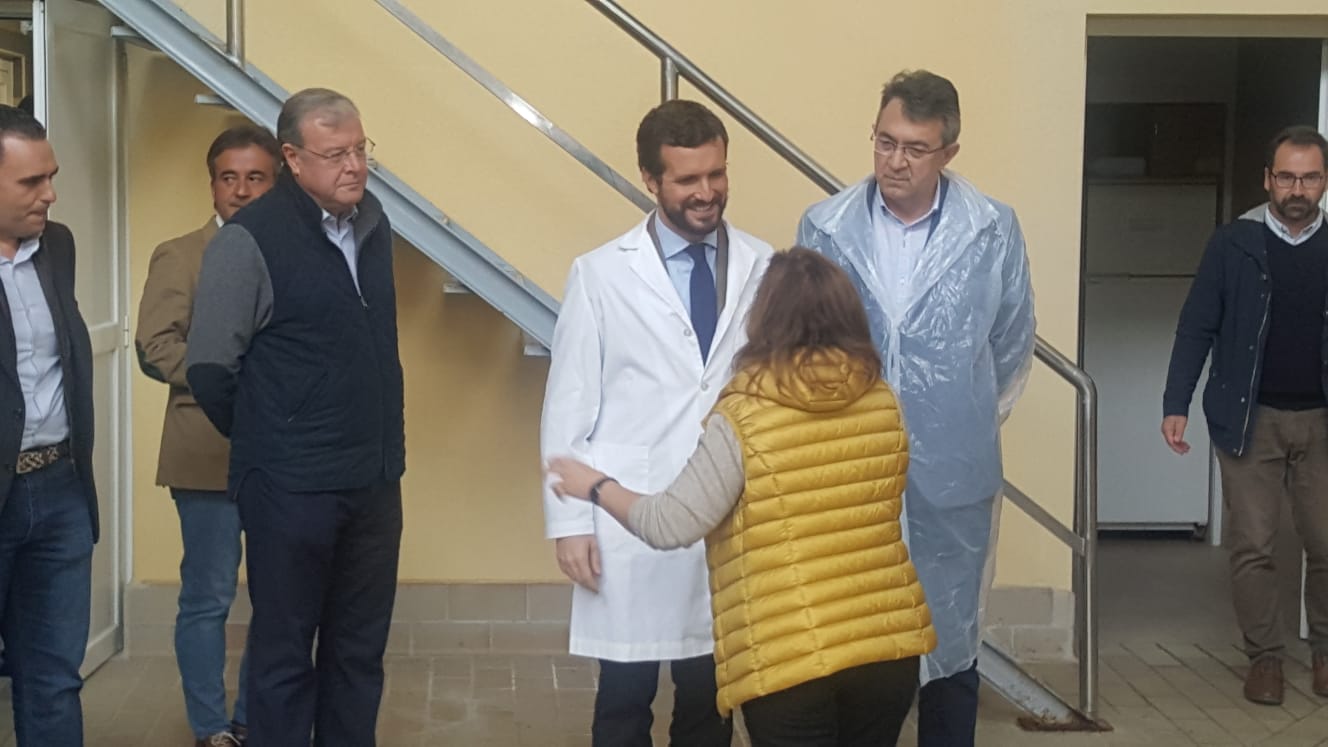 Casado se compromete con León: «España necesita otro presidente leonés pero uno que no deje tres millones de parados».