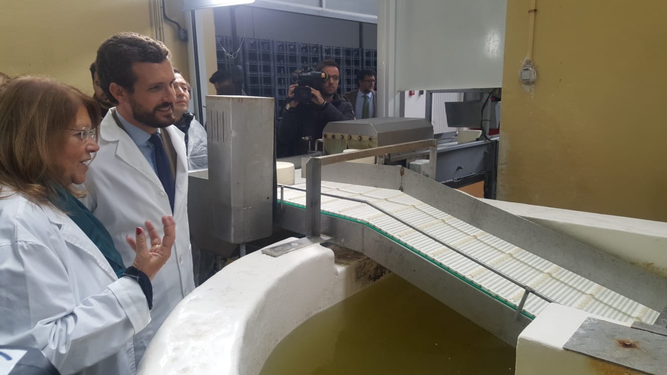 Casado se compromete con León: «España necesita otro presidente leonés pero uno que no deje tres millones de parados».