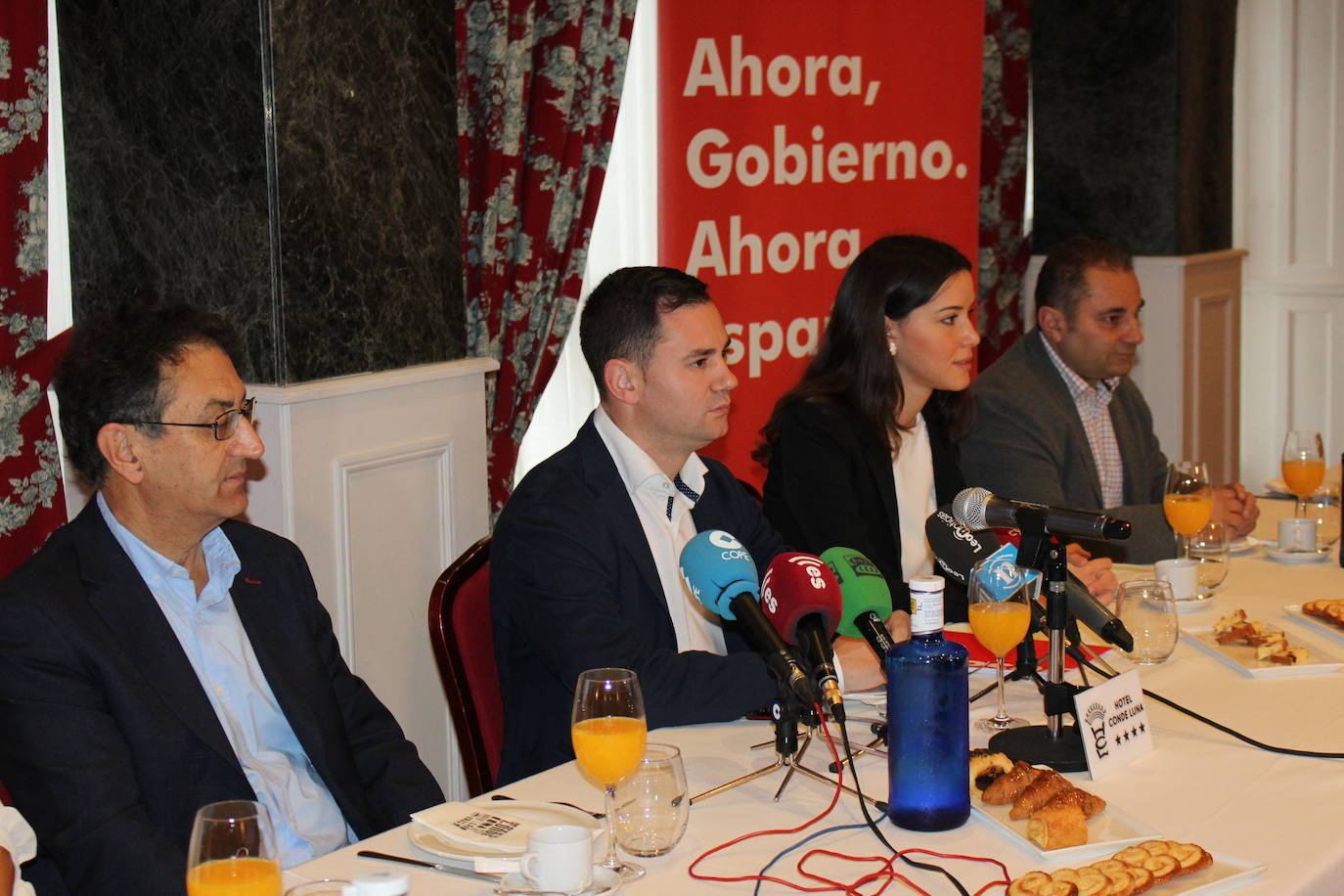 Un instante de la presentación de candidatos.