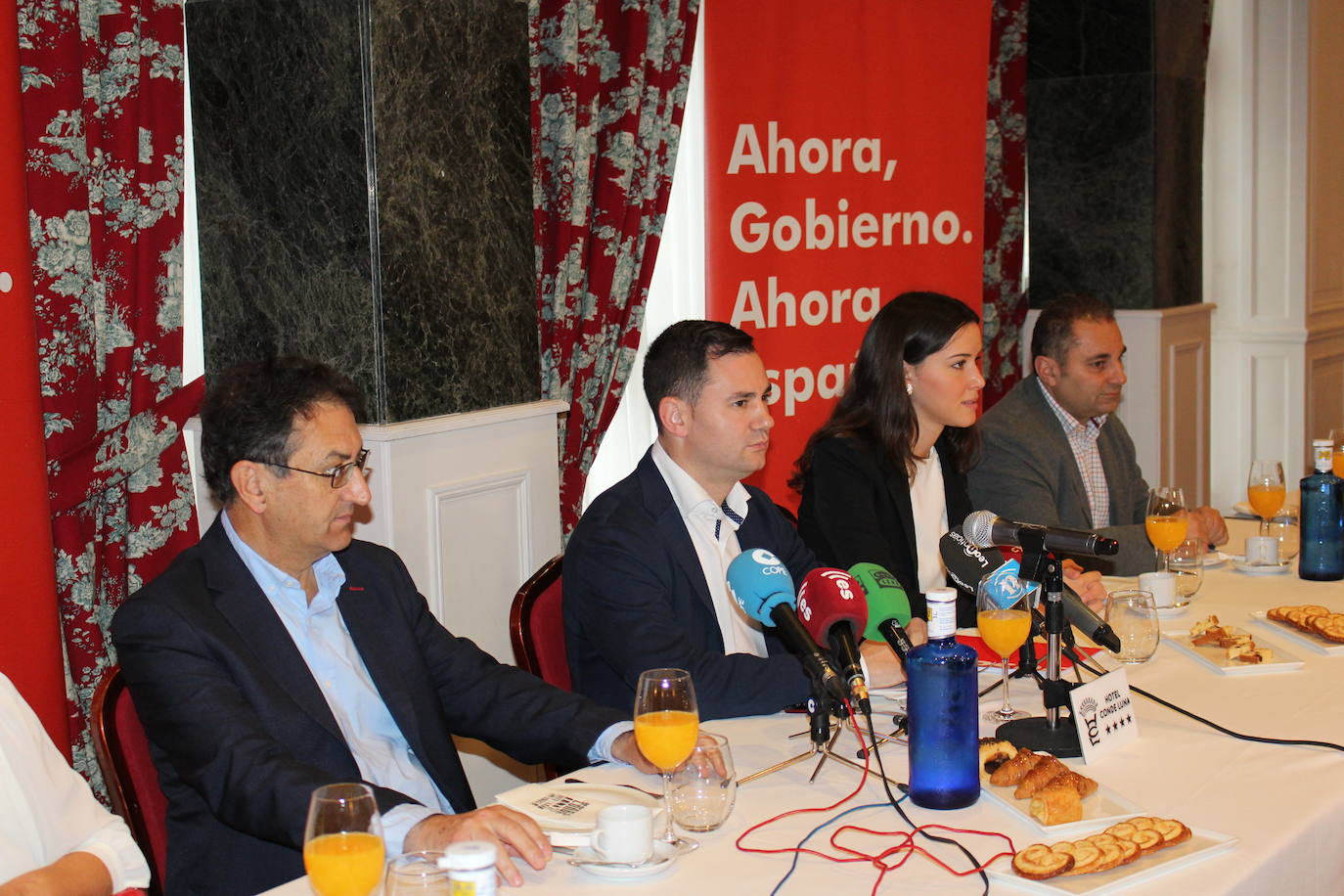 Un instante de la presentación de candidatos.