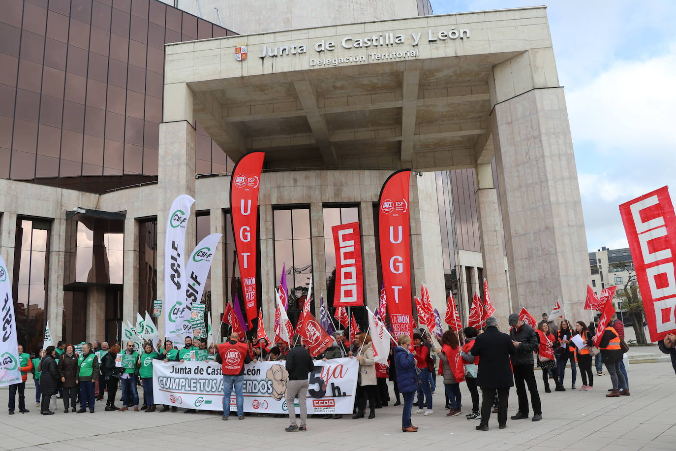 Los sindicatos de los empleados públicos reivindican que la Junta de Castilla y León devuelva los derechos a los 15.000 funcionarios de la provincia.