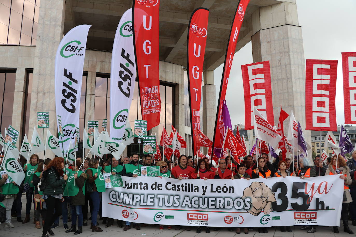 Los sindicatos de los empleados públicos reivindican que la Junta de Castilla y León devuelva los derechos a los 15.000 funcionarios de la provincia.