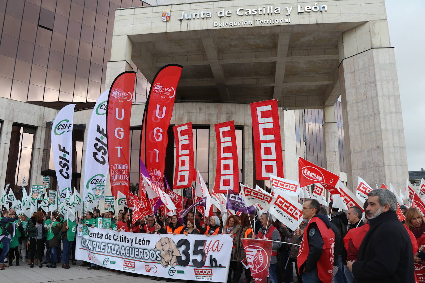 Los sindicatos de los empleados públicos reivindican que la Junta de Castilla y León devuelva los derechos a los 15.000 funcionarios de la provincia.