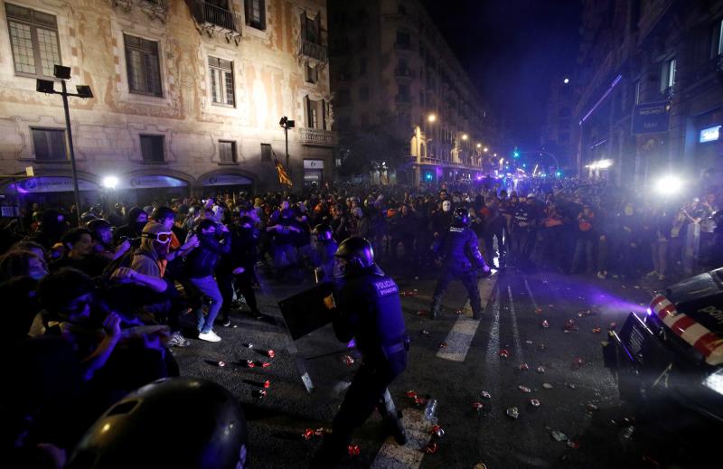 Fotos: La violencia vuelve a las calles de Barcelona