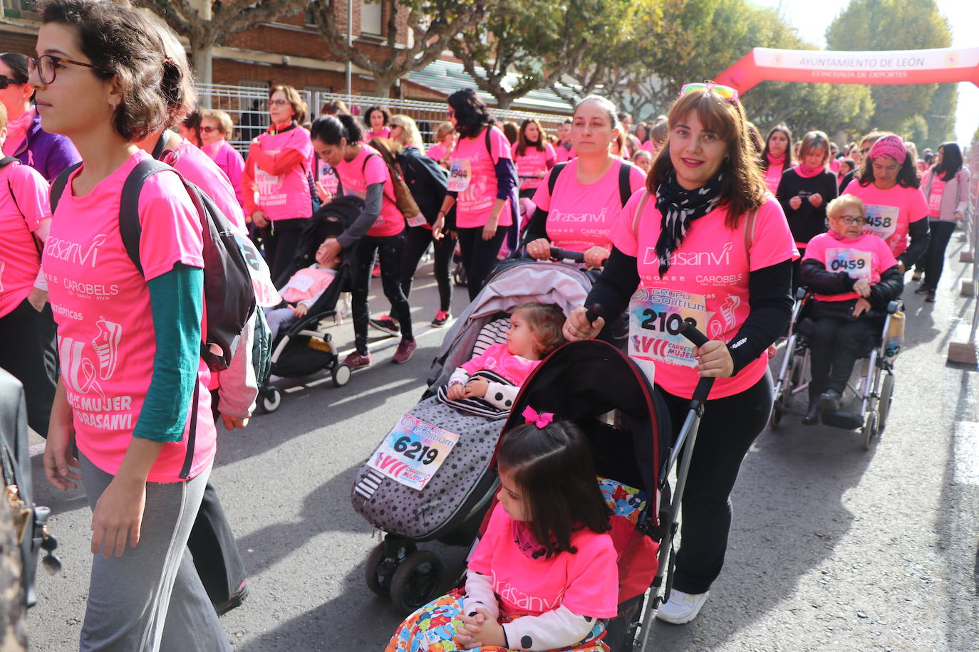 La ciudad de León acoge una nueva carrera de la lucha contra el cáncer de mama.