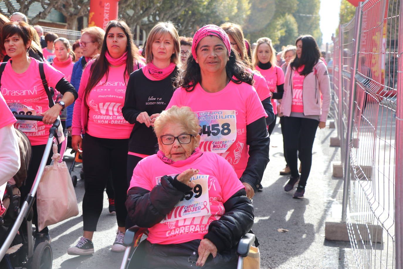 La ciudad de León acoge una nueva carrera de la lucha contra el cáncer de mama.