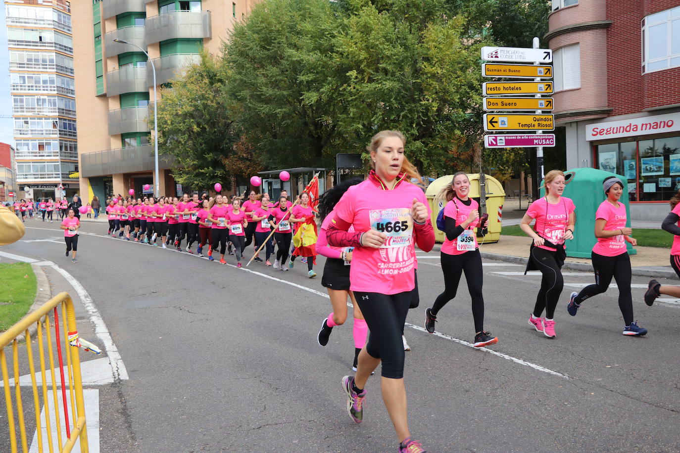 La ciudad de León acoge una nueva carrera de la lucha contra el cáncer de mama.