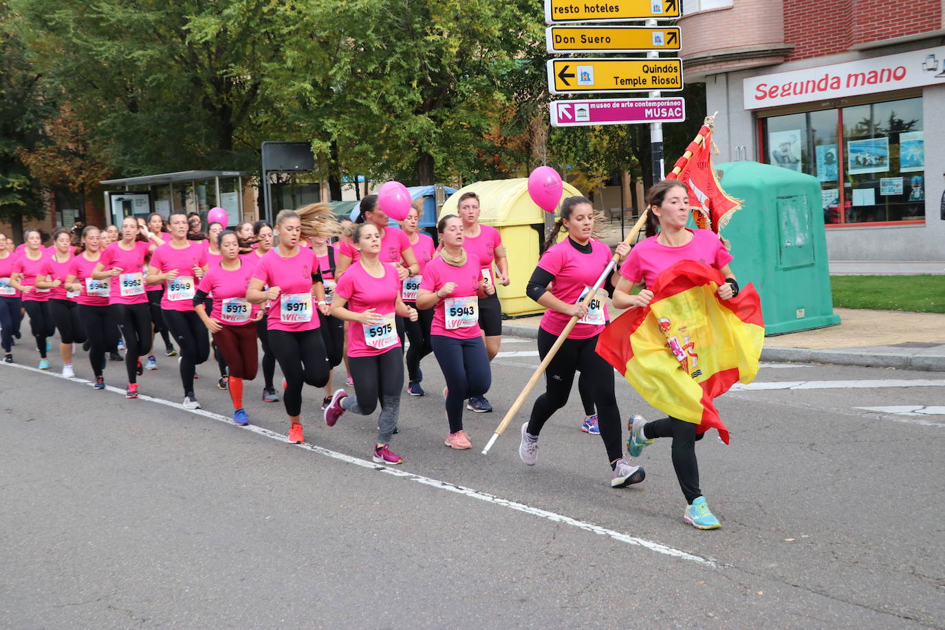 La ciudad de León acoge una nueva carrera de la lucha contra el cáncer de mama.