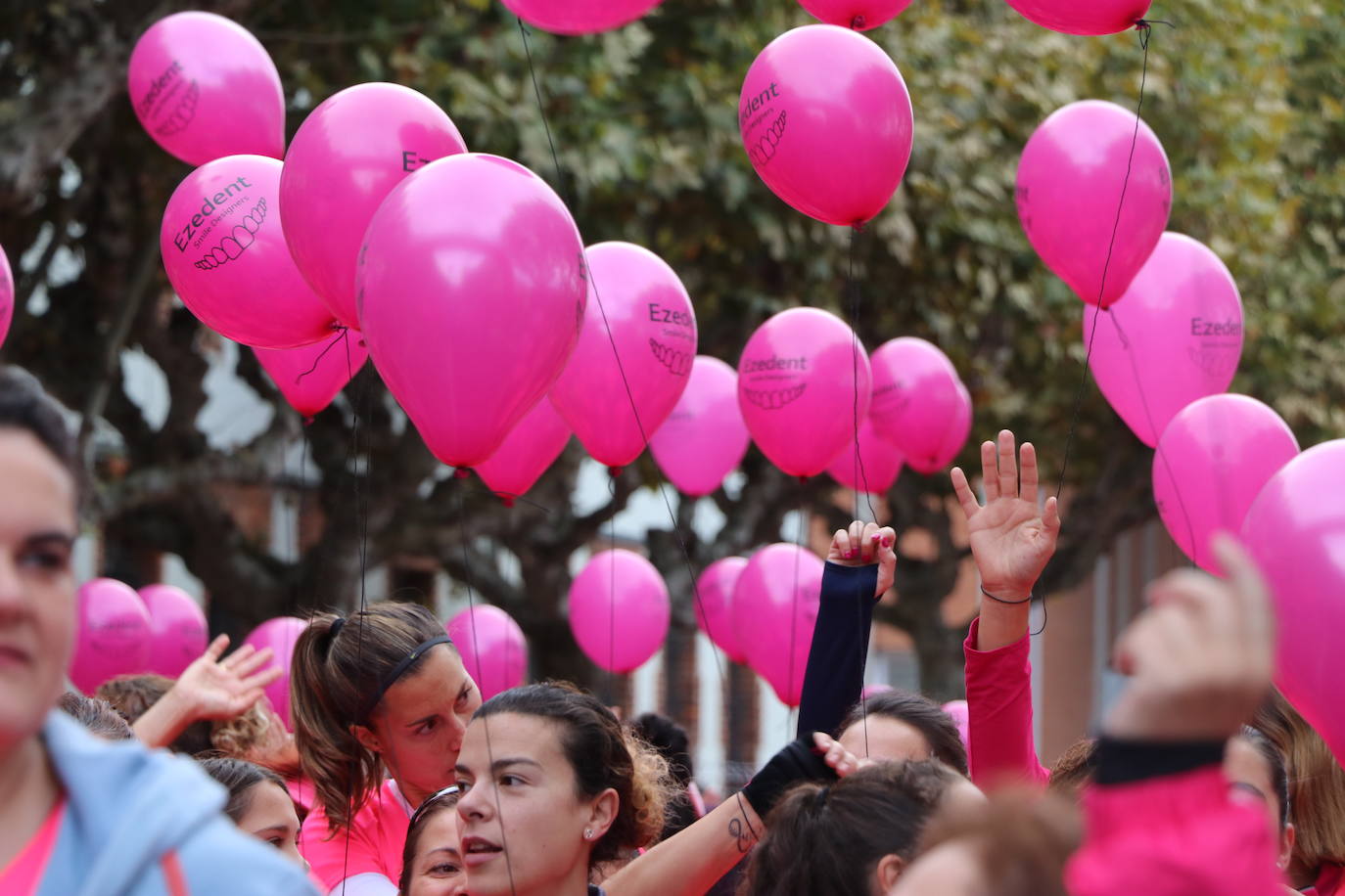 La ciudad de León acoge una nueva carrera de la lucha contra el cáncer de mama.