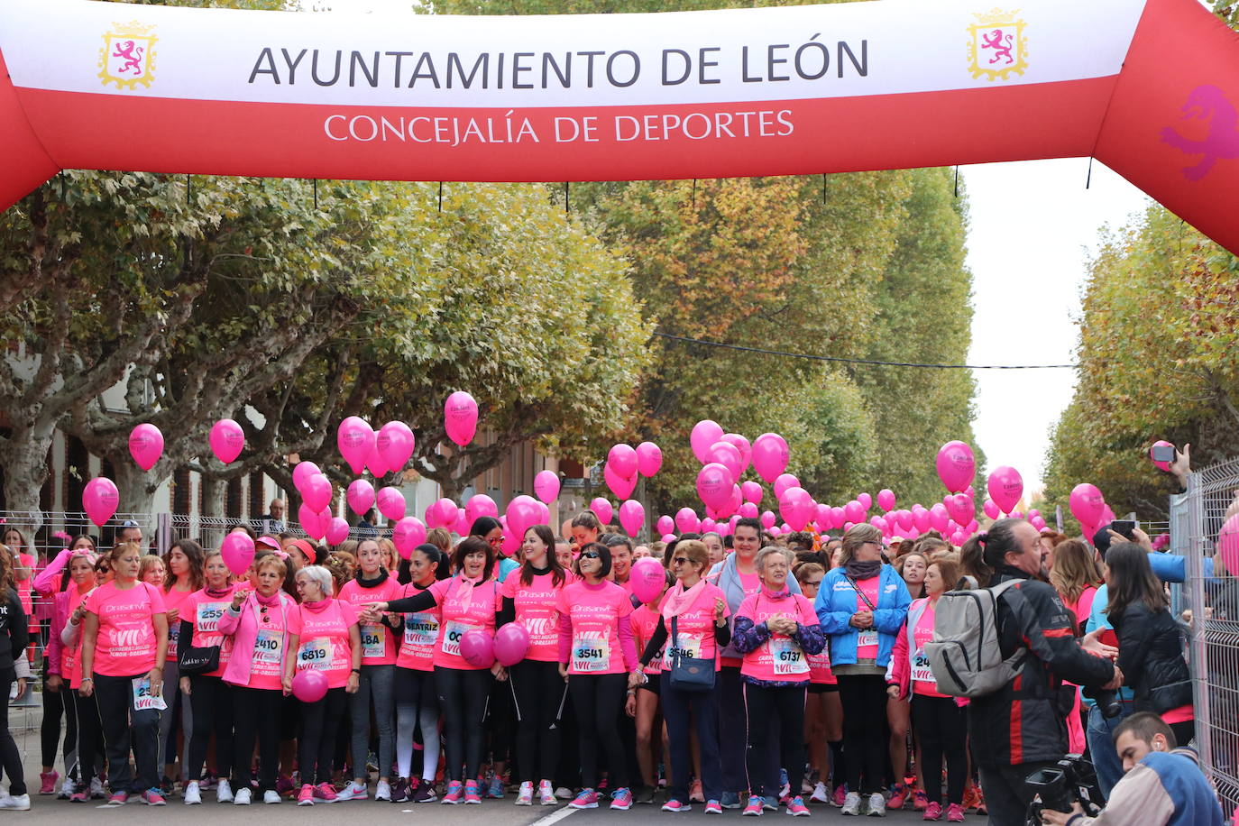 La ciudad de León acoge una nueva carrera de la lucha contra el cáncer de mama.