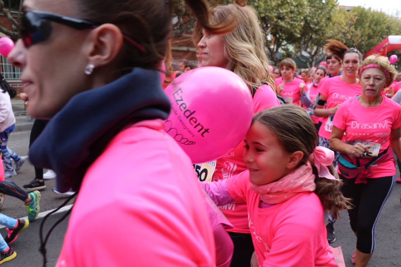 La ciudad de León acoge una nueva carrera de la lucha contra el cáncer de mama.