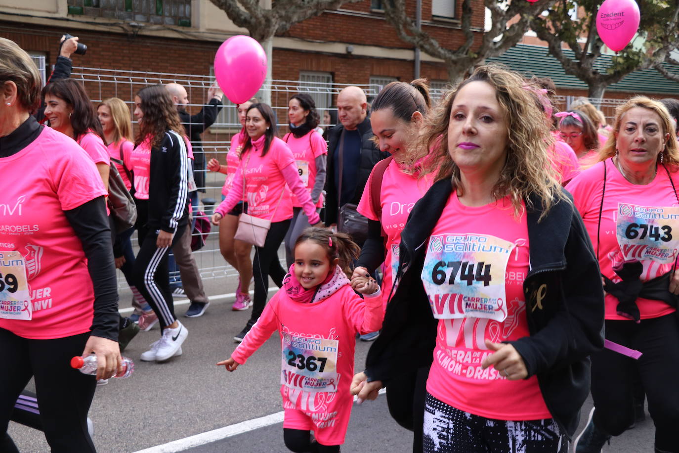 La ciudad de León acoge una nueva carrera de la lucha contra el cáncer de mama.