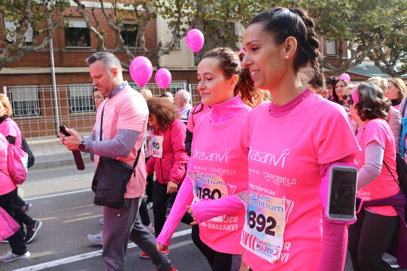 La ciudad de León acoge una nueva carrera de la lucha contra el cáncer de mama.