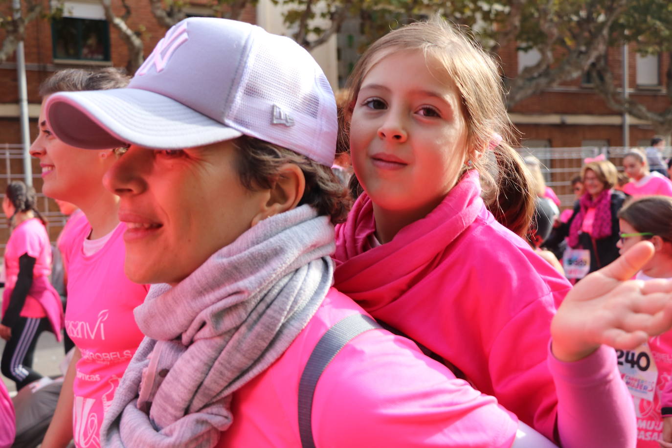 La ciudad de León acoge una nueva carrera de la lucha contra el cáncer de mama.