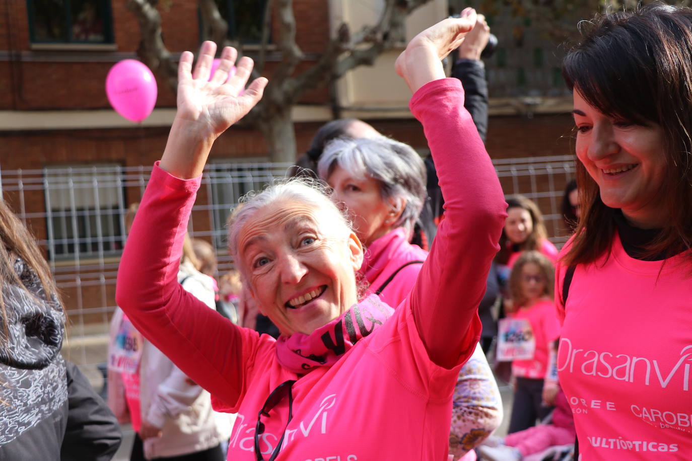 La ciudad de León acoge una nueva carrera de la lucha contra el cáncer de mama.