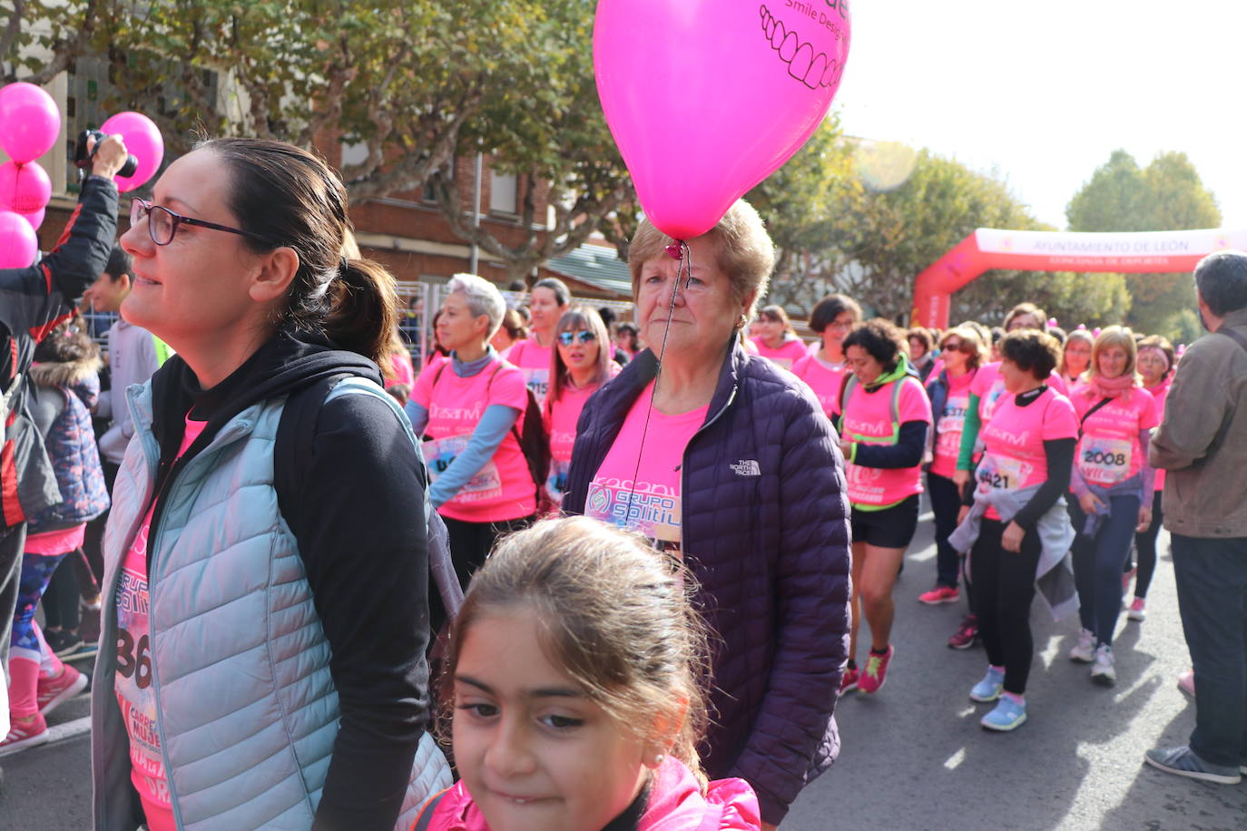 La ciudad de León acoge una nueva carrera de la lucha contra el cáncer de mama.