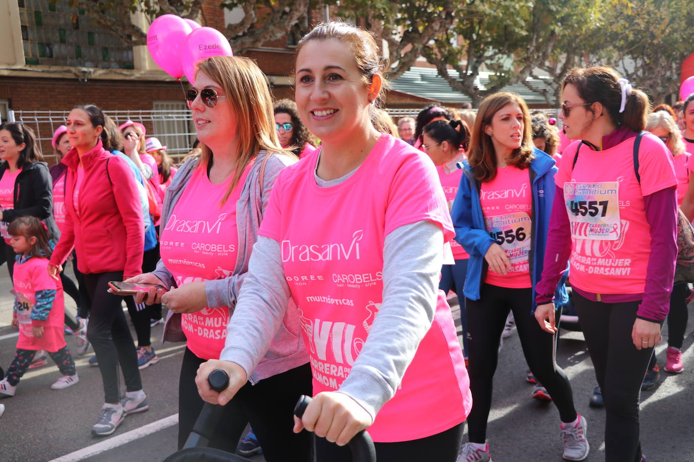 La ciudad de León acoge una nueva carrera de la lucha contra el cáncer de mama.