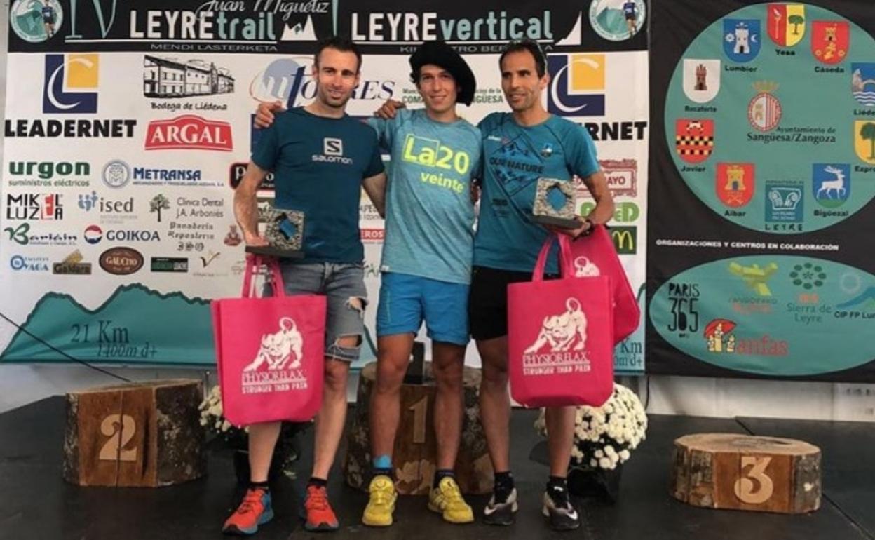 Podio de campeones de la Leyre Trail. 