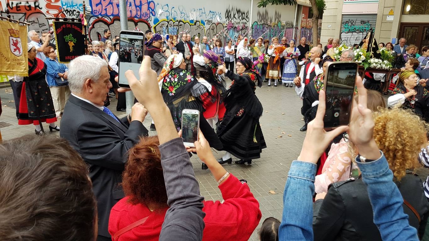 León pierde una de sus mejores embajadas y cierra la 'Casa de León' en Barcelona por la falta de apoyo institucional. En las fotografías, actos conmemorativos en 2018.