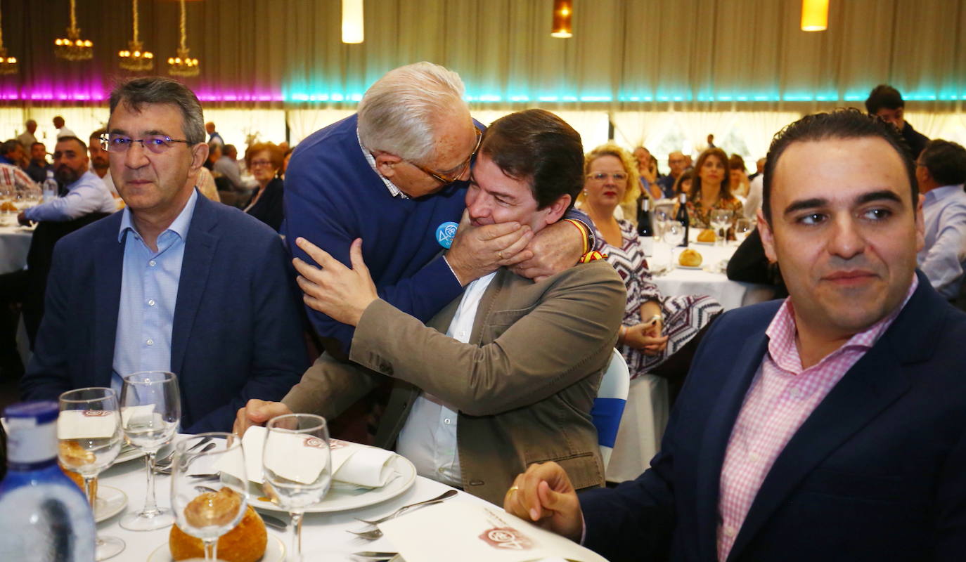 Fotos: El presidente del PPCyL participa en la celebración del 40 aniversario del PP en el Bierzo