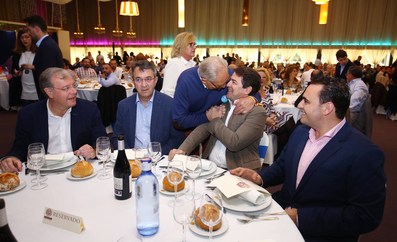 Fotos: El presidente del PPCyL participa en la celebración del 40 aniversario del PP en el Bierzo