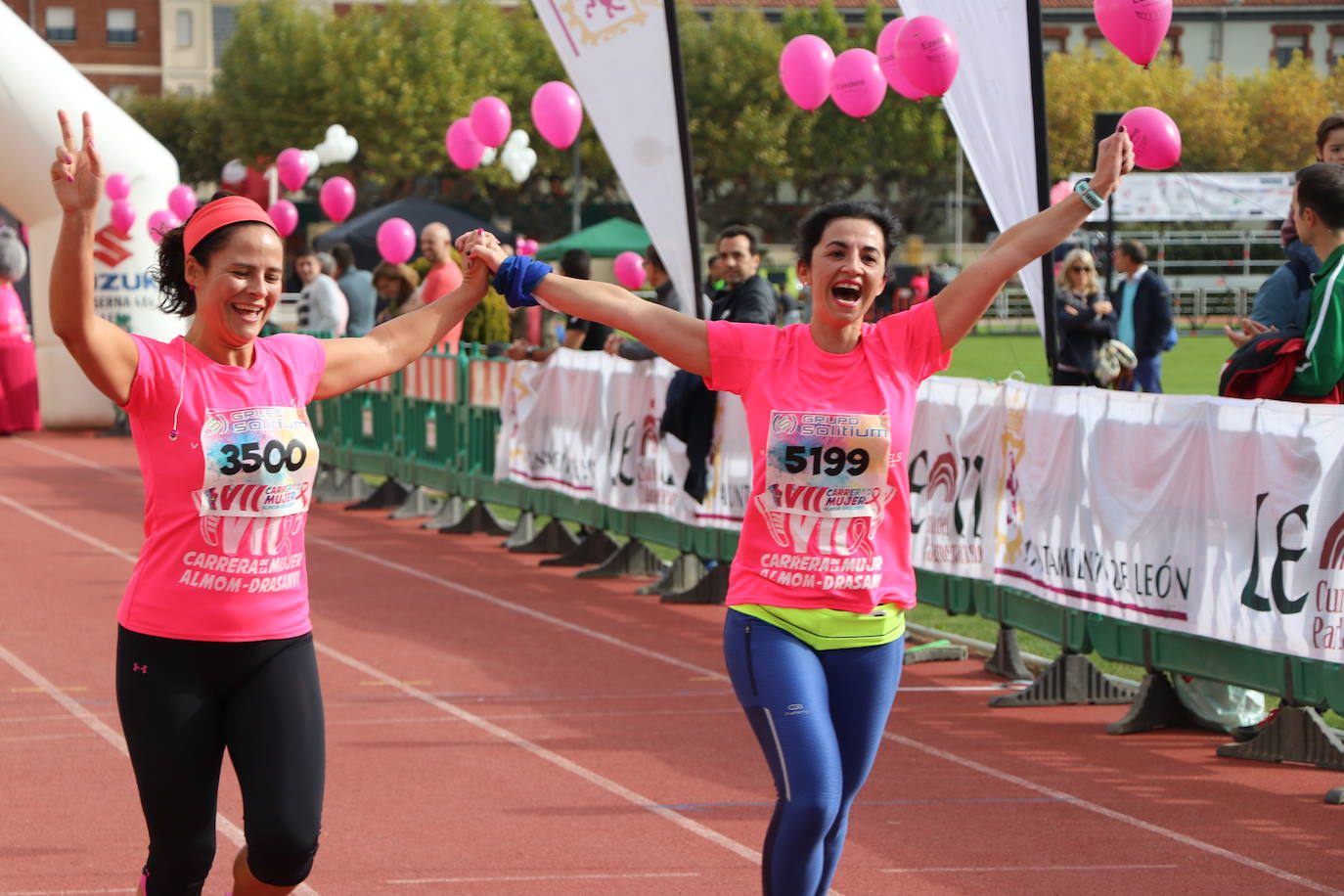 La VII Carrera de la Mujer se celebra en las calles de León con miles de participantes.