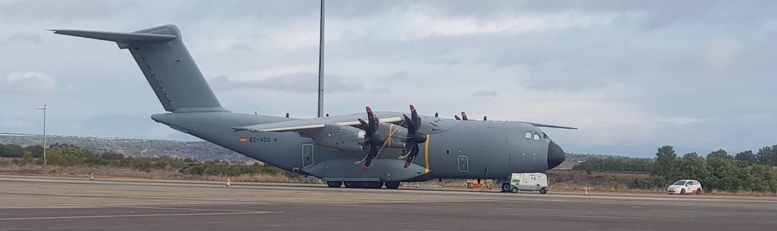 El avión de transporte táctico más grande y potente que existe en servicio 'descansa' en el Aeropuerto de León desde hace días.
